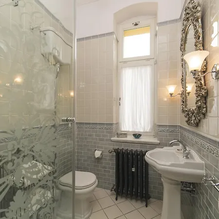 Hotel apartamentowy Pałac Gruszów *