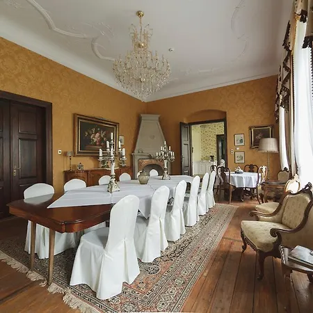 Lägenhetshotell Palac Gruszow Świdnica