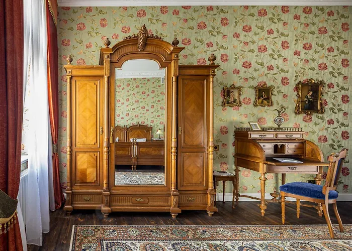 Pałac Gruszów Hotel apartamentowy 4*