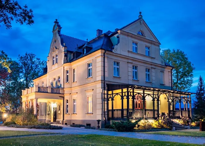 Pałac Gruszów Hotel apartamentowy 4*